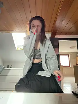 ViviLuu online show from March 24, 2026, 10:09 am