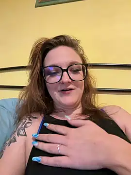 ViviLuu online show from April 10, 2026, 4:23 pm