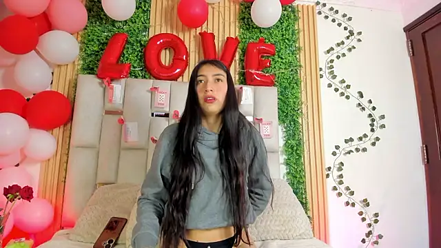 Snapshot of Emma_Nmm chatting on February 21, 2026, 11:44 am Emma Nmm online show from February 21, 2026, 11:44 am