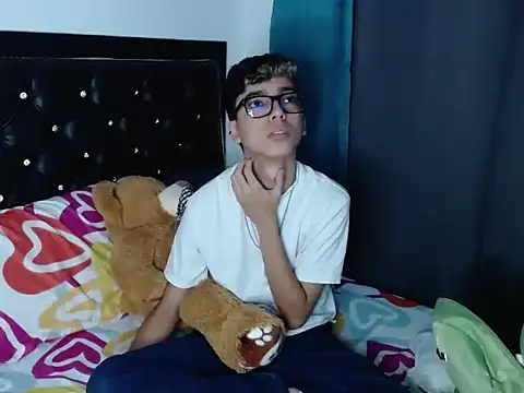 Snapshot of gabriel_x18 chatting on February 8, 2026, 10:02 pm gabriel x18 online show from February 8, 2026, 10:02 pm