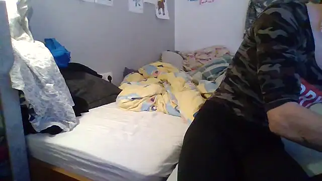 Snapshot of WildundJung chatting on November 7, 2025, 3:23 pm WildundJung online show from November 7, 2025, 3:23 pm