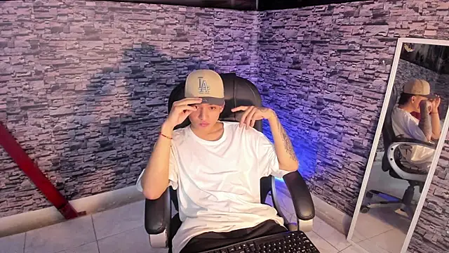 Wesleey-Boy online show from March 3, 2026, 7:53 pm