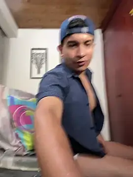 Snapshot of MaxParker21 chatting on March 1, 2026, 4:42 pm MaxParker21 online show from March 1, 2026, 4:42 pm