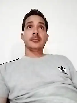 Snapshot of Santiago_vnz chatting on February 8, 2026, 4:27 am Santiago vnz online show from February 8, 2026, 4:27 am