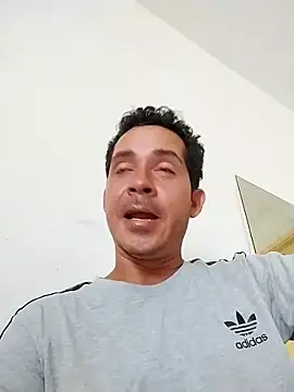 Snapshot of Santiago_vnz chatting on February 22, 2026, 3:10 pm Santiago vnz online show from February 22, 2026, 3:10 pm