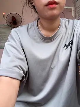 DoliceGirl2k online show from July 18, 2026, 5:22 am