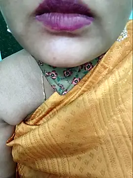 Snapshot of Tamilkannadacouple chatting on April 21, 2026, 6:01 pm Tamilkannadacouple online show from April 21, 2026, 6:01 pm