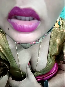 Snapshot of Tamilkannadacouple chatting on April 23, 2026, 12:29 pm Tamilkannadacouple online show from April 23, 2026, 12:29 pm