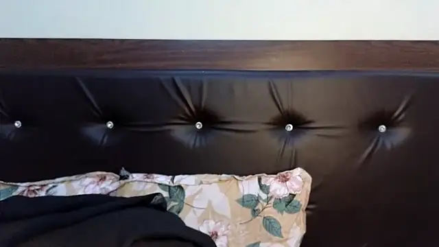 Snapshot of KavyaCurves chatting on April 15, 2026, 7:32 pm KavyaCurves online show from April 15, 2026, 7:32 pm