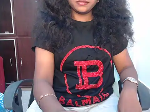 Snapshot of VixenNandhu chatting on April 14, 2026, 4:13 pm VixenNandhu online show from April 14, 2026, 4:13 pm