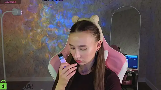  Kiki angel  online show from March 13, 2026, 1:56 am