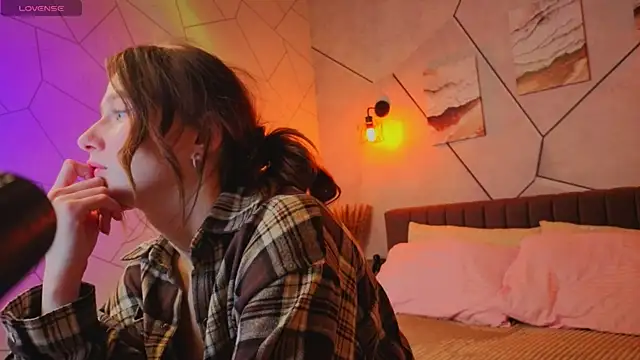  Kiki angel  online show from March 27, 2026, 1:33 am