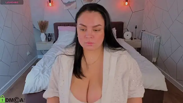 Snapshot of adele_crown chatting on February 10, 2026, 1:53 am adele crown online show from February 10, 2026, 1:53 am