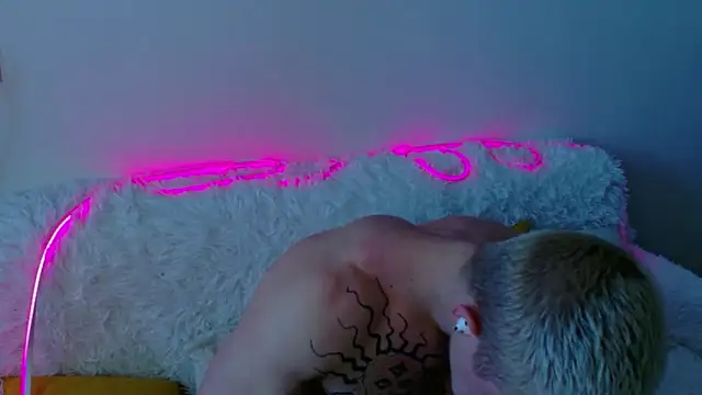 Snapshot of SterlingNoir chatting on February 7, 2026, 11:03 am SterlingNoir online show from February 7, 2026, 11:03 am