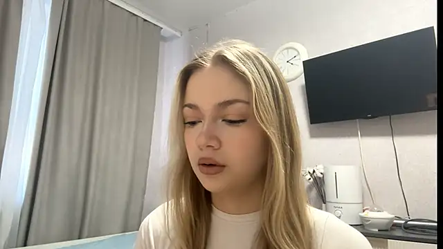 MilaSliger online show from February 17, 2026, 1:07 pm