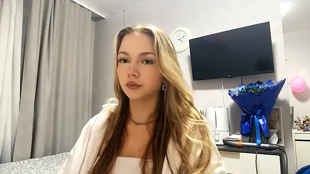 MilaSliger online show from February 23, 2026, 7:22 pm