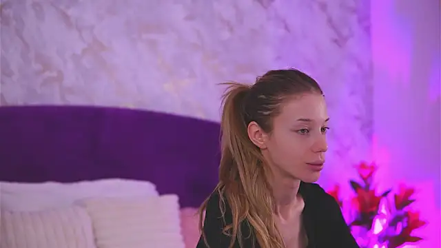 Snapshot of EllinaNuria chatting on February 18, 2026, 4:19 am EllinaNuria online show from February 18, 2026, 4:19 am