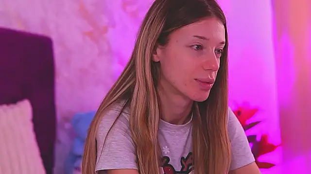 EllinaNuria online show from March 18, 2026, 5:10 am