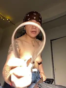 Snapshot of SimonMasseel chatting on February 17, 2026, 5:52 pm SimonMasseel online show from February 17, 2026, 5:52 pm