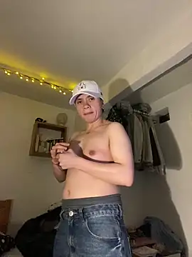 Snapshot of SimonMasseel chatting on February 19, 2026, 12:17 am SimonMasseel online show from February 19, 2026, 12:17 am