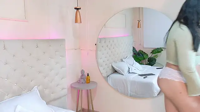 AnnaiTaylor online show from February 11, 2026, 11:37 am