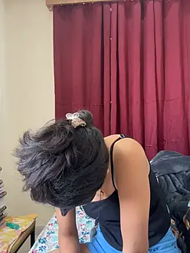 raavigirl online show from April 9, 2026, 6:19 am