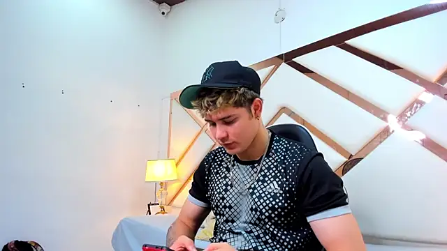 rayan linxx online show from April 9, 2026, 7:41 pm