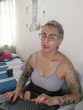 Snapshot of Charlotte_gray_ chatting on February 17, 2026, 9:32 pm Charlotte gray online show from February 17, 2026, 9:32 pm