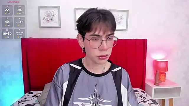 Demian Hush online show from March 12, 2026, 3:01 am