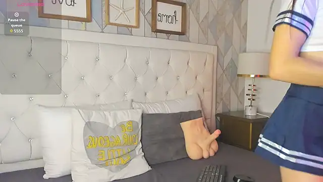 luna forever7 online show from April 6, 2026, 7:48 pm