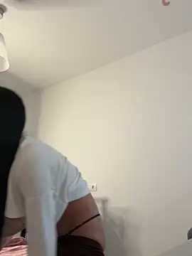 Snapshot of VivienDiamond chatting on February 12, 2026, 5:35 am VivienDiamond online show from February 12, 2026, 5:35 am