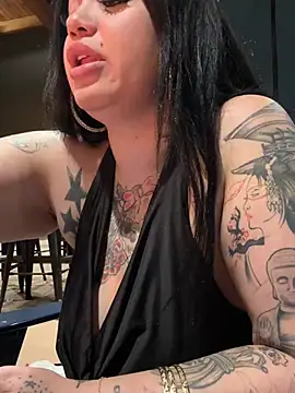 khloelynn online show from February 9, 2026, 3:43 am