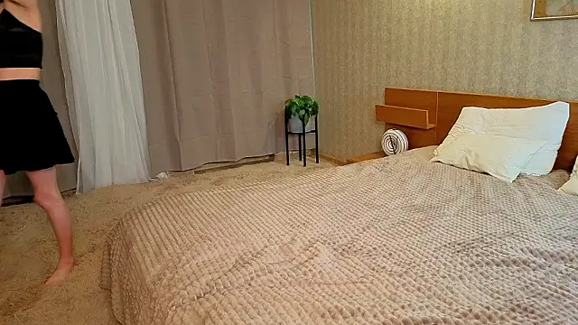 NikkyBee  online show from February 10, 2026, 8:07 am