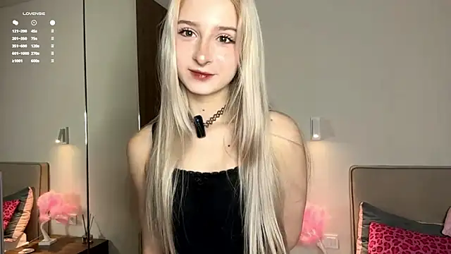 Snapshot of EvaQT chatting on February 11, 2026, 7:35 am EvaQT online show from February 11, 2026, 7:35 am