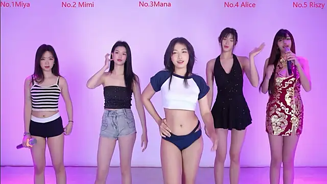 Snapshot of Velvet-girl chatting on February 15, 2026, 10:25 am Velvet-girl online show from February 15, 2026, 10:25 am