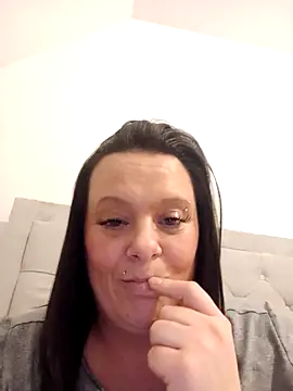 Snapshot of louisa36 chatting on February 22, 2026, 9:13 pm louisa36 online show from February 22, 2026, 9:13 pm