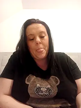 Snapshot of louisa36 chatting on February 28, 2026, 2:34 am louisa36 online show from February 28, 2026, 2:34 am