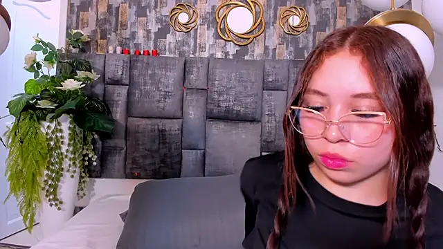 MiiaTauro online show from March 25, 2026, 2:12 pm