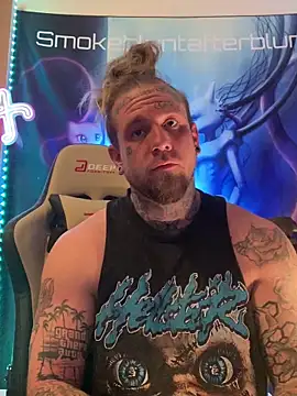 Snapshot of Smokebluntafterblunt chatting on February 16, 2026, 2:18 am Smokebluntafterblunt online show from February 16, 2026, 2:18 am