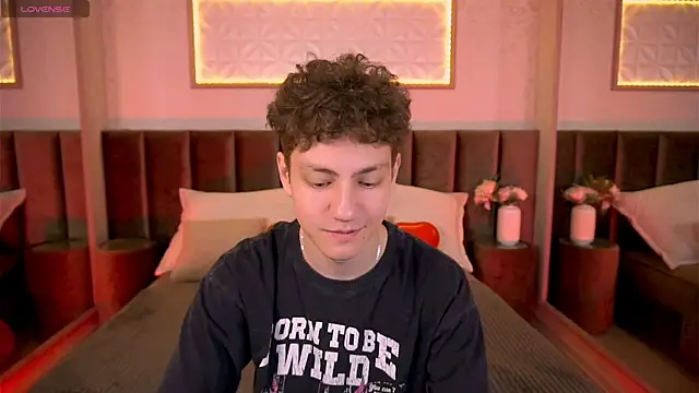 Snapshot of StefanBev chatting on February 20, 2026, 7:58 pm StefanBev online show from February 20, 2026, 7:58 pm