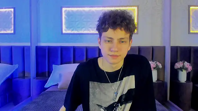 Snapshot of StefanBev chatting on February 28, 2026, 8:32 pm StefanBev online show from February 28, 2026, 8:32 pm