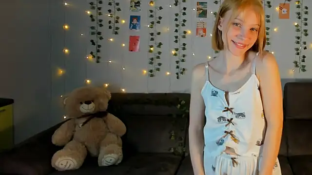 Kiracute18 online show from March 21, 2026, 7:06 pm