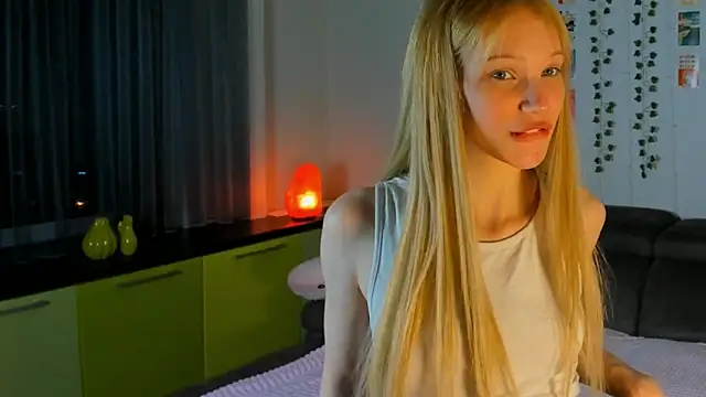 Kiracute18 online show from March 27, 2026, 6:29 pm