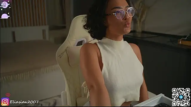 Snapshot of Eliasian chatting on February 18, 2026, 3:52 pm Eliasian online show from February 18, 2026, 3:52 pm