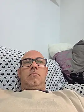 Snapshot of pareja47 chatting on May 5, 2026, 8:44 am pareja47 online show from May 5, 2026, 8:44 am