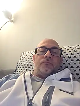 Snapshot of pareja47 chatting on May 9, 2026, 6:35 pm pareja47 online show from May 9, 2026, 6:35 pm