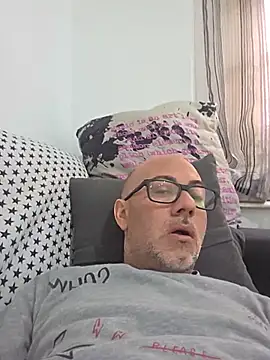 Snapshot of pareja47 chatting on May 14, 2026, 1:07 pm pareja47 online show from May 14, 2026, 1:07 pm