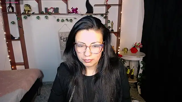 Snapshot of QueenRose94 chatting on February 23, 2026, 12:35 pm QueenRose94 online show from February 23, 2026, 12:35 pm