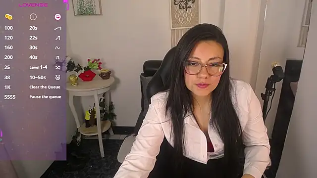 QueenRose94 online show from April 17, 2026, 1:14 pm