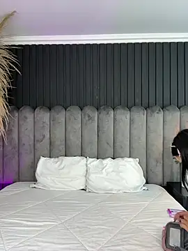 Nanda vixen  online show from March 16, 2026, 8:35 pm